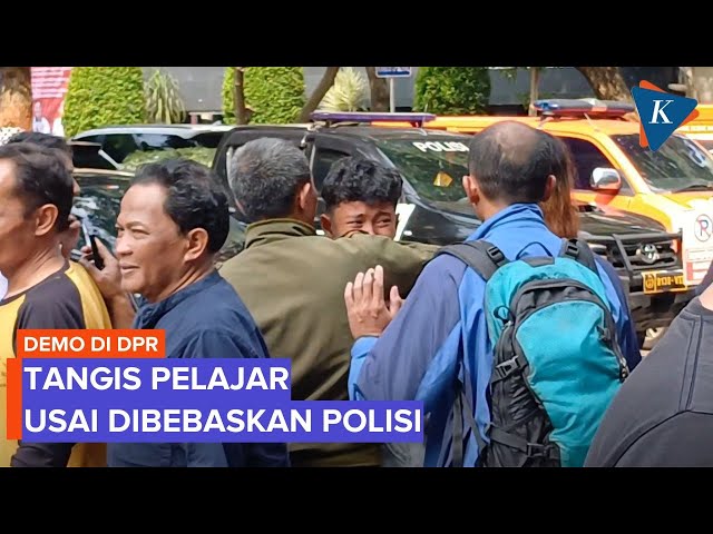 Tangis Pelajar Saat Dipulangkan Polisi Usai Ditangkap di Lokasi Demo DPR