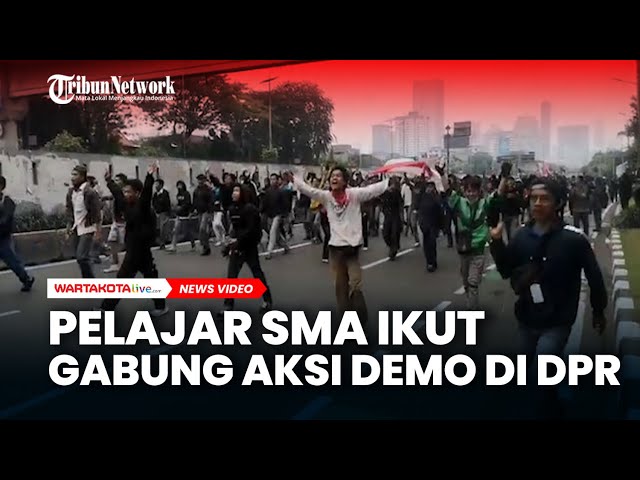 Pelajar SMA Ikut Gabung Aksi Demo di DPR