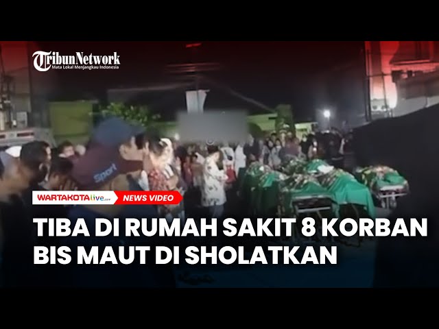 Iring-iringan Ambulan Tiba di RS Bina Sehat, Korban Meninggal Langsung di Sholatkan